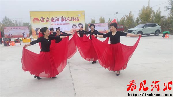 小张庄举办“爱在夕阳、新风传扬”文艺汇演,谱写乡风文明新篇章(图4) 小张庄举办“爱在夕阳、新风传扬”文艺汇演,谱写乡风文明新篇章(图4)