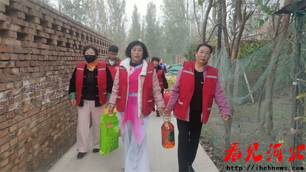 小张庄举办“爱在夕阳、新风传扬”文艺汇演,谱写乡风文明新篇章(图1) 小张庄举办“爱在夕阳、新风传扬”文艺汇演,谱写乡风文明新篇章(图1)